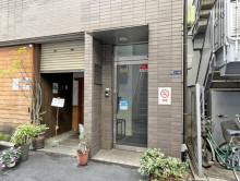 オフィスビル出入り口