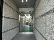 オフィスビル出入口