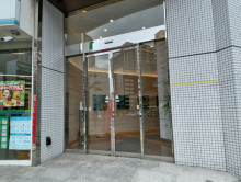 オフィスビル出入口