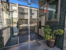 オフィスビル出入口