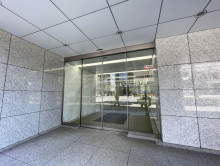 オフィスビル出入口