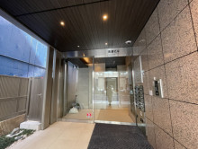 オフィスビル出入口