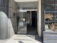 オフィスビル出入口