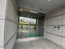 オフィスビル出入口