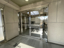 オフィスビル出入口