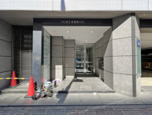 オフィスビル出入り口