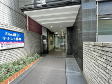 オフィスビル出入口