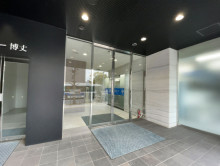 オフィスビル出入口