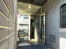 オフィスビル出入口