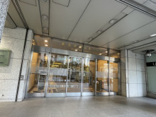 オフィスビル出入口