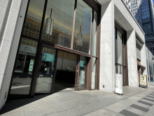 オフィスビル出入口