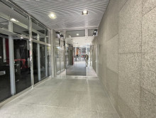 オフィスビル出入口