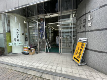 オフィスビル出入口