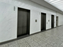 エレベーター(3基)