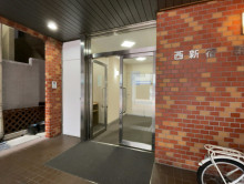 オフィスビル出入口