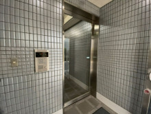 エレベーターホール出