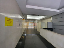 オフィスビル出入口