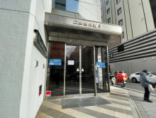 オフィスビル出入口