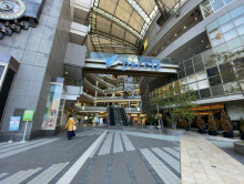 オフィスビル出入口