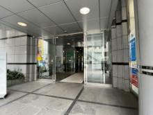 オフィスビル出入口