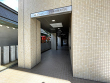 オフィスビル出入口