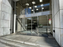 オフィスビル出入口