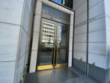 オフィスビル出入口