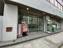 オフィスビル出入口