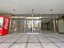 オフィスビル出入口