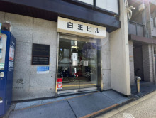 オフィスビル出入口