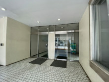 オフィスビル出入口