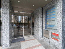 オフィスビル出入口