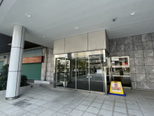 オフィスビル出入口