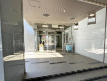 オフィスビル出入口