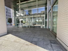 オフィスビル出入口