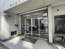 オフィスビル出入口