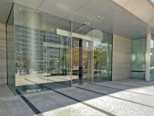 オフィスビル出入口