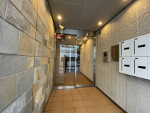 オフィスビル出入口