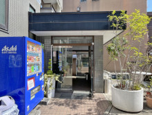 オフィスビル出入り口