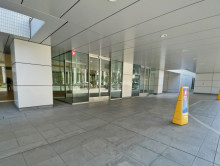 オフィスビル出入口