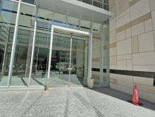 オフィスビル出入口