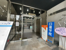 オフィスビル出入口