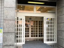 オフィスビル出入口