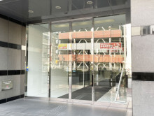 オフィスビル出入口