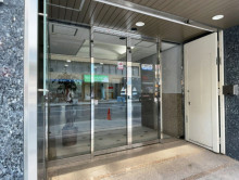 オフィスビル出入口