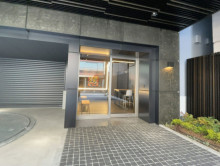 オフィスビル出入口