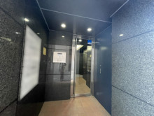 オフィスビル出入口