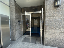 オフィスビル出入口