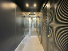 オフィスビル出入口