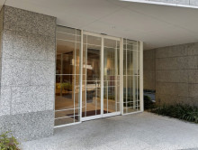 オフィスビル出入口